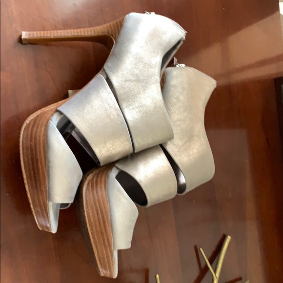 Calvin Klein silver metallic zip back high heels - Picture 8 of 8